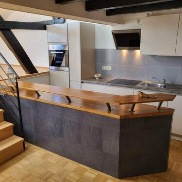 offene Küche mit Tresen - 1 Zimmer Etagenwohnung zur Miete in Schwerin