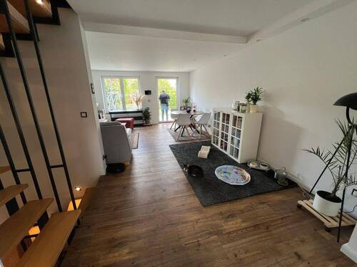 Blick auf Wohnzimmer - 5 Zimmer Reihenendhaus in Brühl