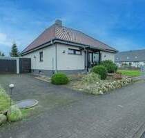 Winkelbungalow mit Ausbaureserve, Keller und Garage in ruhiger, familiengerechter Lage von Hohn