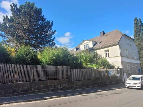 002_Ostansicht mit Garten - 1 Zimmer Mehrfamilienhaus, Wohnhaus zum Kaufen in Wunsiedel