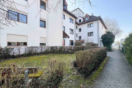 Zugang von Parkplatzseite - 