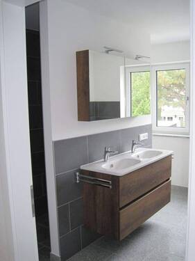 bad.JPG - 4 Zimmer Doppelhaushälfte in Baar-Ebenhausen
