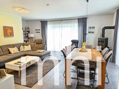 Wohn- / Esszimmer - 