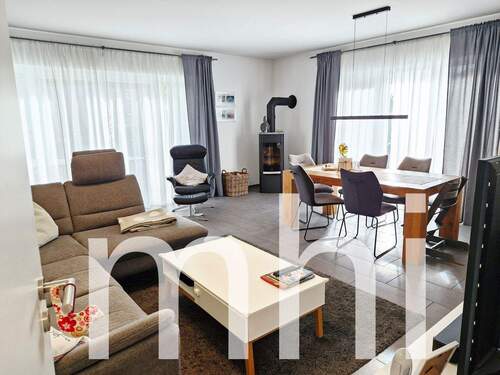 Wohn- / Esszimmer - 
