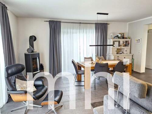 Wohn- / Esszimmer - 