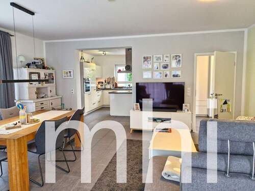 Wohn- / Esszimmer - 