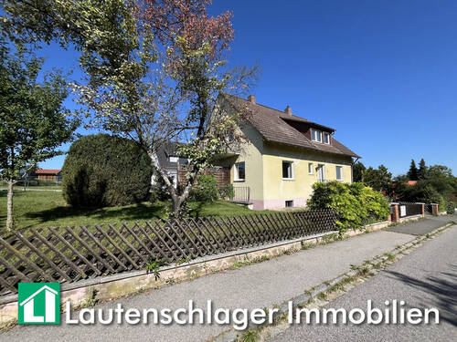 Einfamilienhaus zum Eigennutz oder Zweifamilienhaus zur Kapitalanlage - Hier lohnt sich ein zweiter Blick! Ein- oder Zweifamilienhaus mit Doppelgarage in Unterferrieden