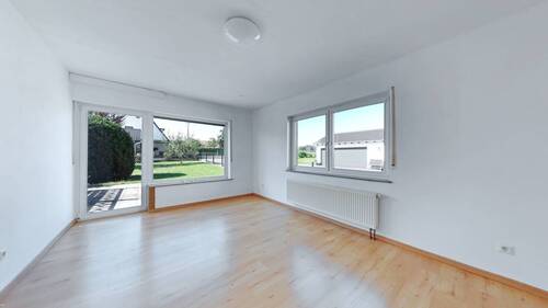 Wohnzimmer im EG - 6 Zimmer Mehrfamilienhaus, Wohnhaus zum Kaufen in Burgthann / Unterferrieden