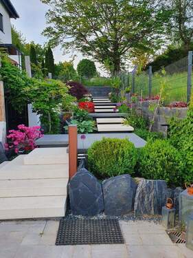 Hausaufgang - 9 Zimmer Einfamilienhaus zum Kaufen in Taufkirchen