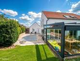 Garten mit Wintergarten und Pool - 