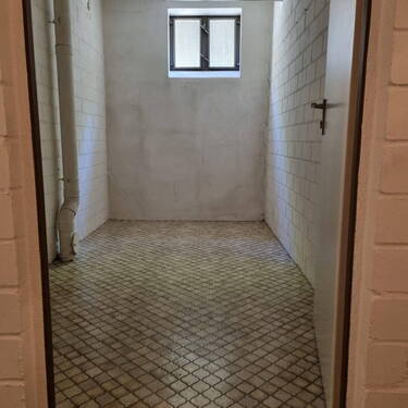 Kellerabteil mit Strom und Lic - 