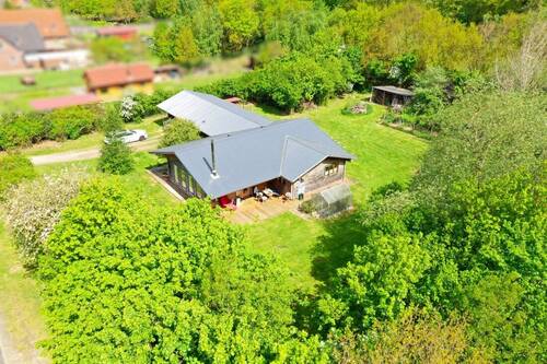 Wohnhaus - 6 Zimmer Bungalow zum Kaufen in Frestedt