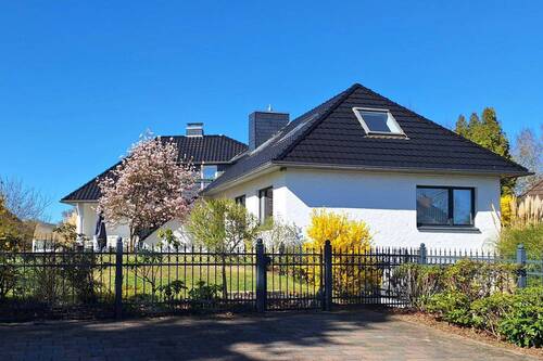 Blick zum Haus - Reserviert - Ein Ort zum Leben und Arbeiten - großzügiges Anwesen bei Hamburg