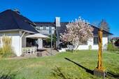 herrlicher Garten - 7 Zimmer Einfamilienhaus zum Kaufen in Trittau