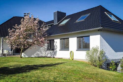 Fenster Büro/Praxis/ELW - Einfamilienhaus mit 280,00 m² in Trittau zum Kaufen