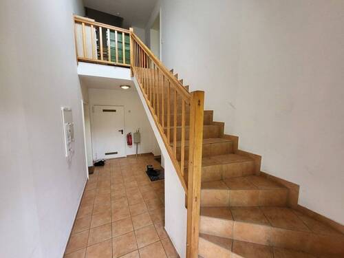 Treppenhaus (Zugang Einheit 1,2,4) - 