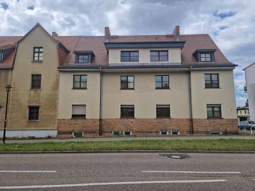 Köthener Straße 1 - Mehrfamilienhaus, Wohnhaus in Petersberg zum Kaufen