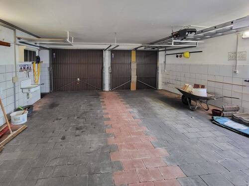 Doppelgarage mit Zugang zum EG - 