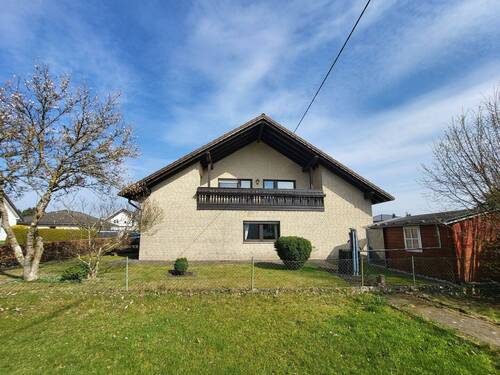 Seitenansicht - 6 Zimmer Einfamilienhaus zum Kaufen in Ailertchen