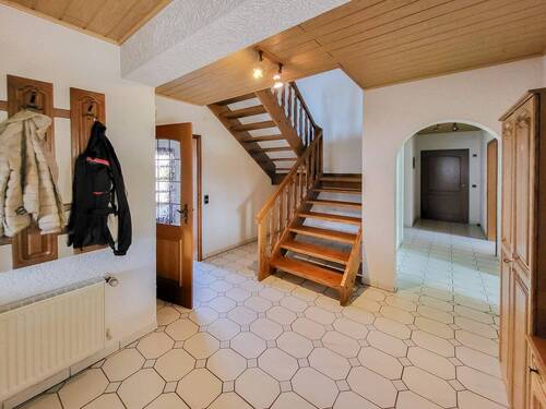 Diele EG - 6 Zimmer Einfamilienhaus in Ailertchen