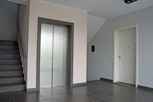 Treppenhaus - 3 Zimmer Etagenwohnung zur Miete in Nettetal