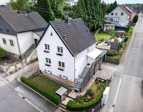 Luftperspektive - Aufwendig renoviertes idyllisches Einfamilienhaus mit schönem Garten, Terrasse u. Garage + Sichern Sie sich Ihr neues Zuhause !