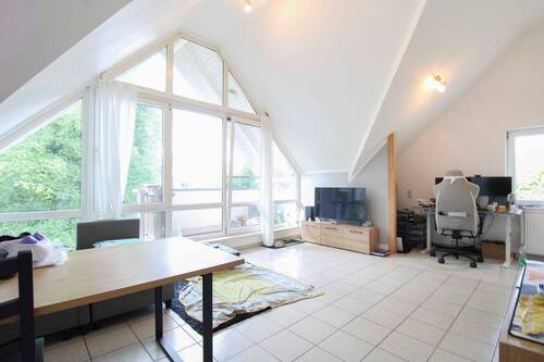 Wohnzimmer - 2 Zimmer Etagenwohnung zum Kaufen in Friedrichsdorf