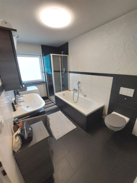 neu saniertes Tageslichtbad - 