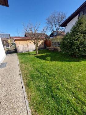 Fahrrad-Abstellhäuschen - 3 Zimmer Etagenwohnung in Großkarolinenfeld