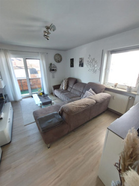 Wohnzimmer mit Balkonzugang - 