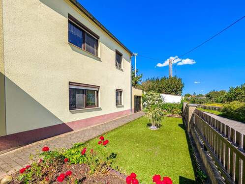 Vor dem Haus - 