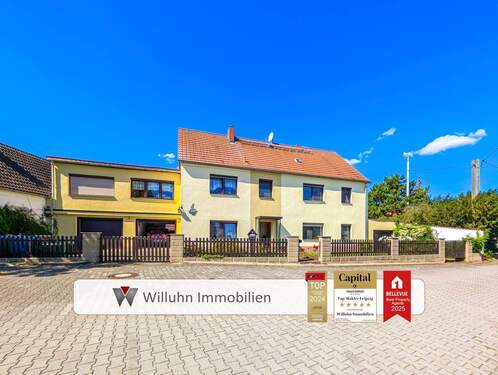 Gesamtansicht Haus+Garagen - 1-2-Familienhaus - idyllische Lage - großer Garten mit Obstgehölz - Brunnen - Garagen - Glasfaser