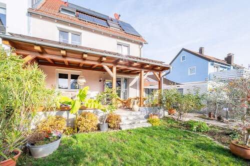 Außenansicht - Idyllischer Familientraum: Moderne Doppelhaushälfte in Pleidelsheim