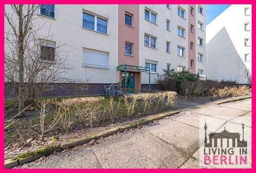 Hauseingang - 2 Zimmer Etagenwohnung zum Kaufen in Berlin