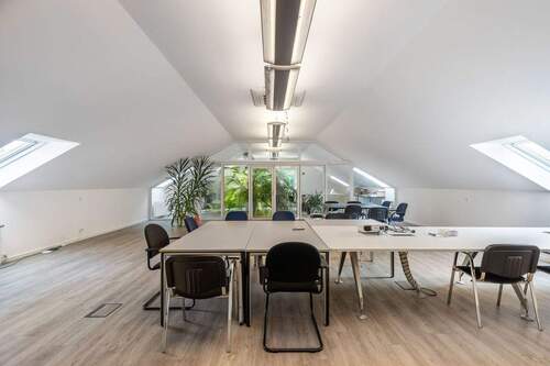 DG mit Seminarraum etc. - 