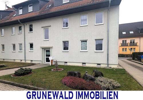 Ansichten - Eigentumswohnung mit Balkon und zwei Stellplätzen.