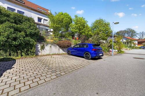 Eigener Stellplatz zum Haus gehörig - 
