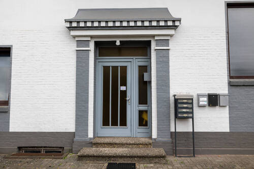 Eingang Front - 6 Zimmer Etagenwohnung in Ganderkesee