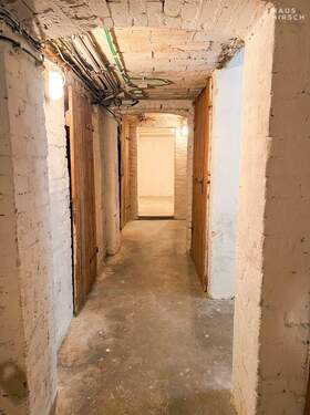 Keller – großzügiger, trockener Hobbyraum - 