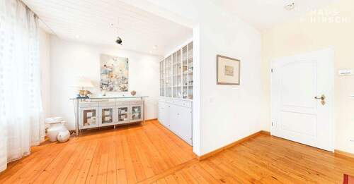 Wohnzimmer – großzügige Raumtiefe & flexible Aufteilung - 3 Zimmer Etagenwohnung in Berlin