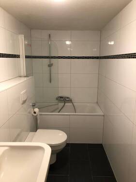 Wohnung 2 - 1. OG, Vollbad - 