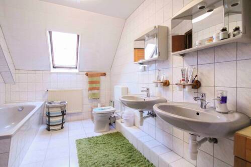Badezimmer im 1. OG - 
