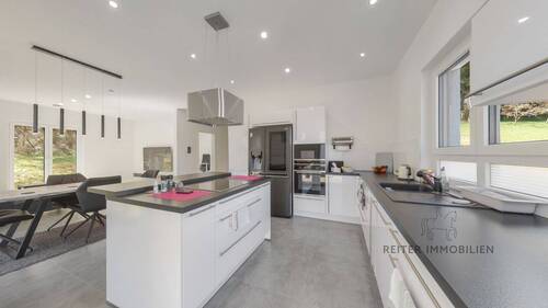 EG: Hochwertige Einbauküche - 