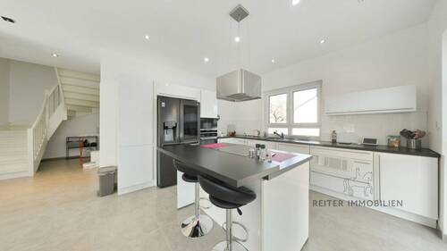 EG: Hochwertige Einbauküche - 