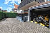 Garage und PKW-Stellplatz - 