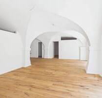 Erstbezug nach Denkmalsanierung - Wunderschöne Wohnung mit Stadtgarten, Terrasse und Kreuzgewölbe - Amberg