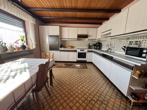 1E8D5232-1C88-428B-97B3-E09DDCC7058B_1_102_o - 8 Zimmer Einfamilienhaus in Gunzenhausen