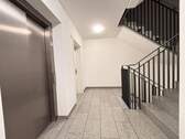 Treppenhaus und Fahrstuhl.JPEG - 