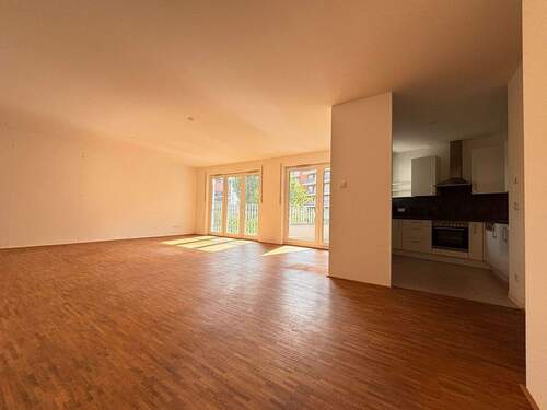 Wohnzimmer und Küche.JPEG - 4 Zimmer Etagenwohnung in Frankfurt am Main