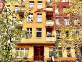 Frontansicht Gebäude - 2 Zimmer Etagenwohnung in Berlin